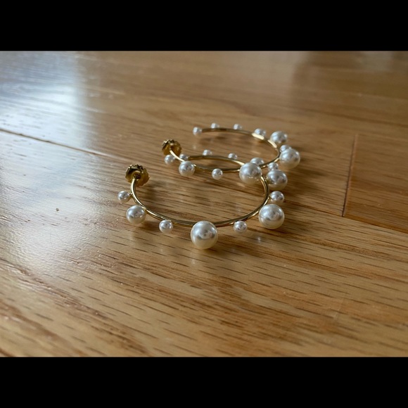 Gold and pearl hoop earrings - Picture 2 of 3
